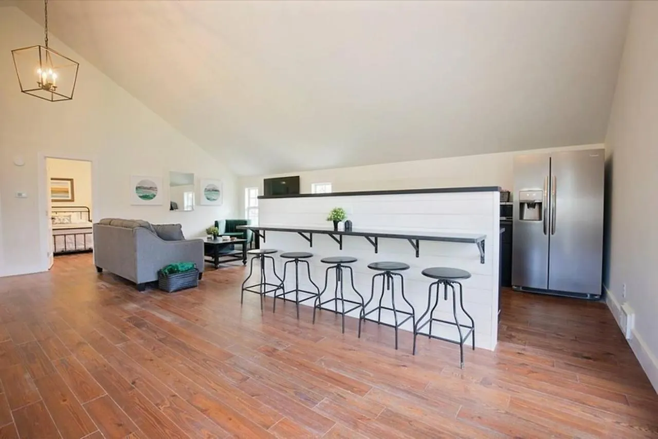 Park Carriage House Rest & Explore With Hollyhock Louisville Holiday home